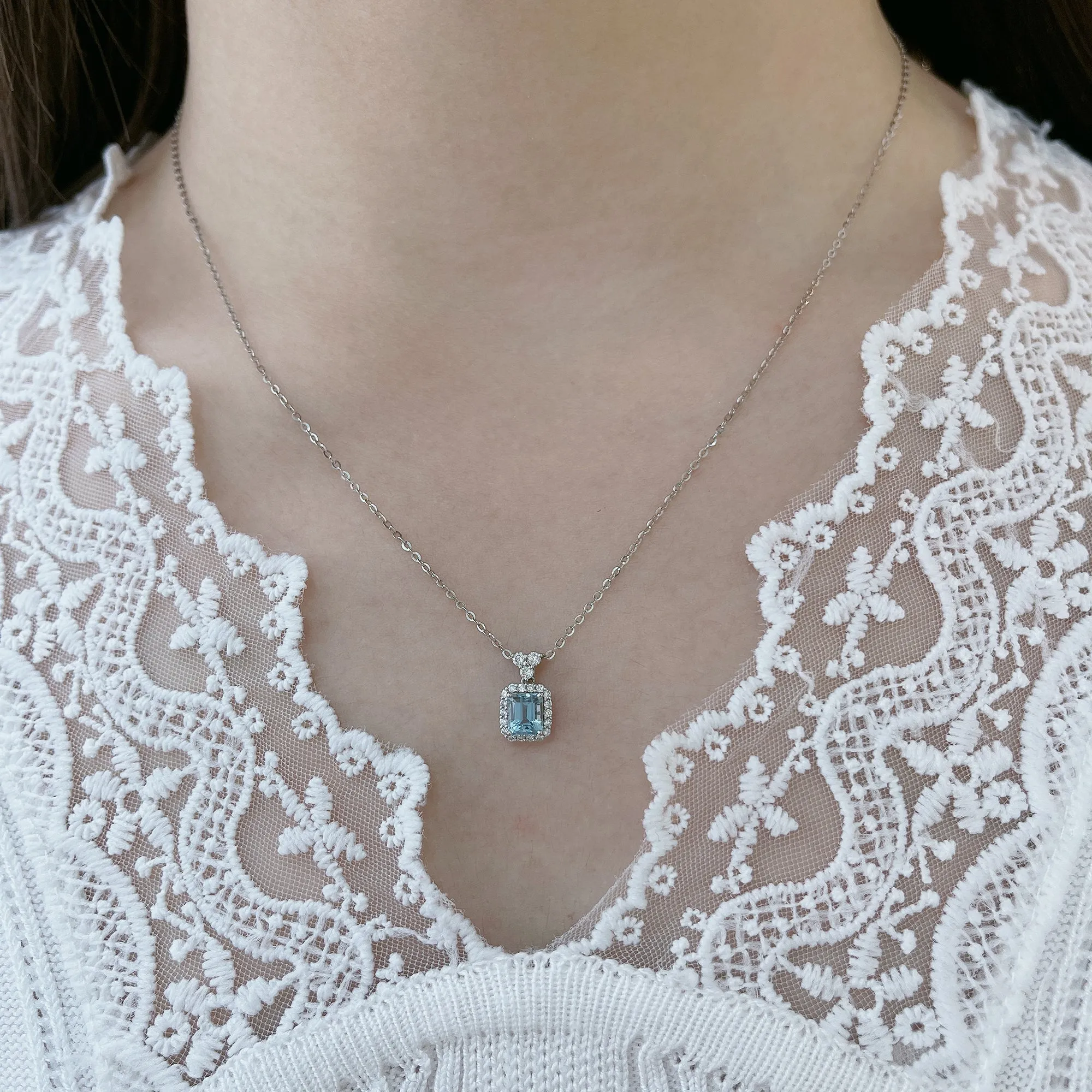 18k White Gold Aquamarine Diamond Necklace