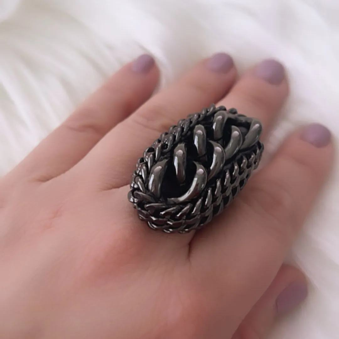 B.E. BLACK CHAINS RING