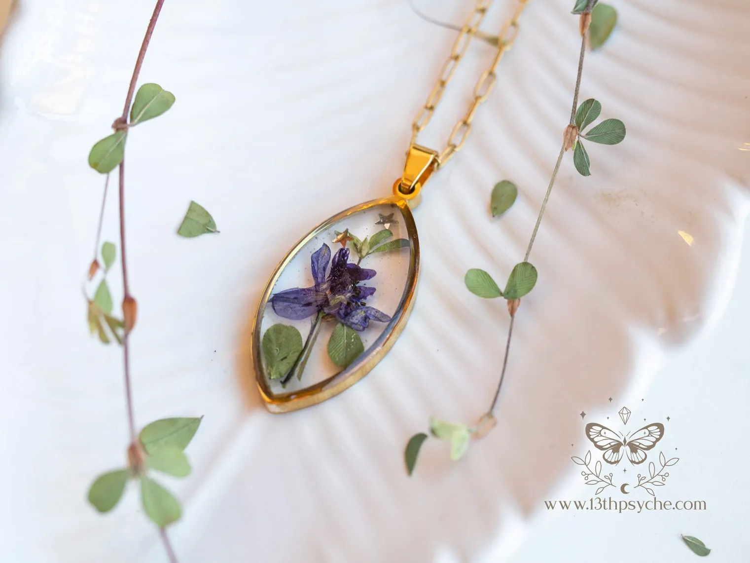 Blue pressed flower resin pendant necklace