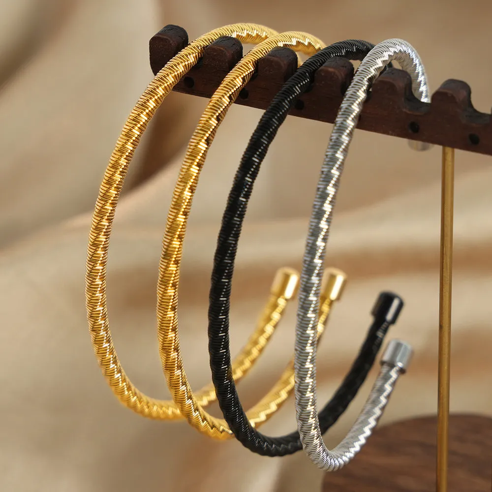 Fashionable Titanium Steel Gold-Plated Bracelet with Unique Opening Design for Women