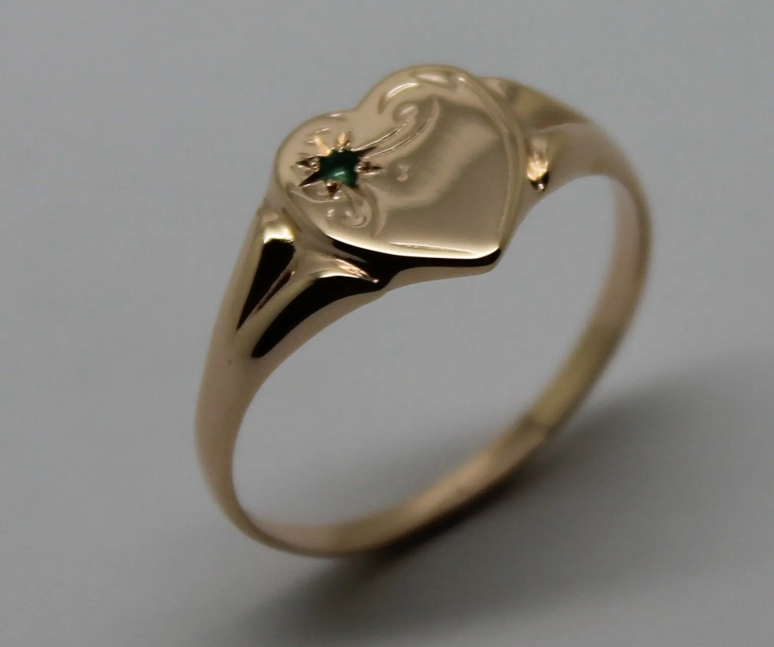 Kaedesigns Genuine 9ct 9K Yellow, Rose and White Gold Green Emerald (Birthstone Of May) Signet Ring