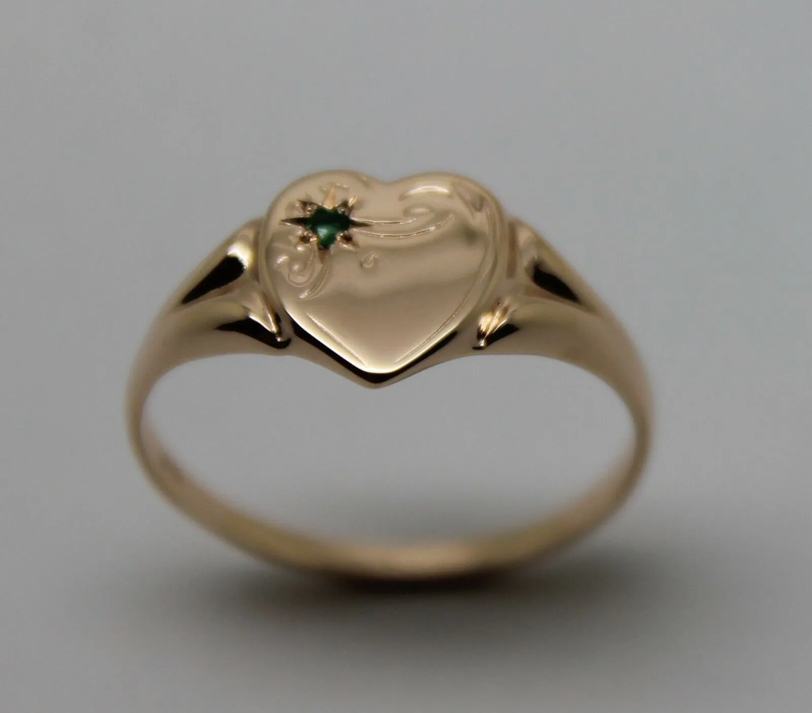 Kaedesigns Genuine 9ct 9K Yellow, Rose and White Gold Green Emerald (Birthstone Of May) Signet Ring