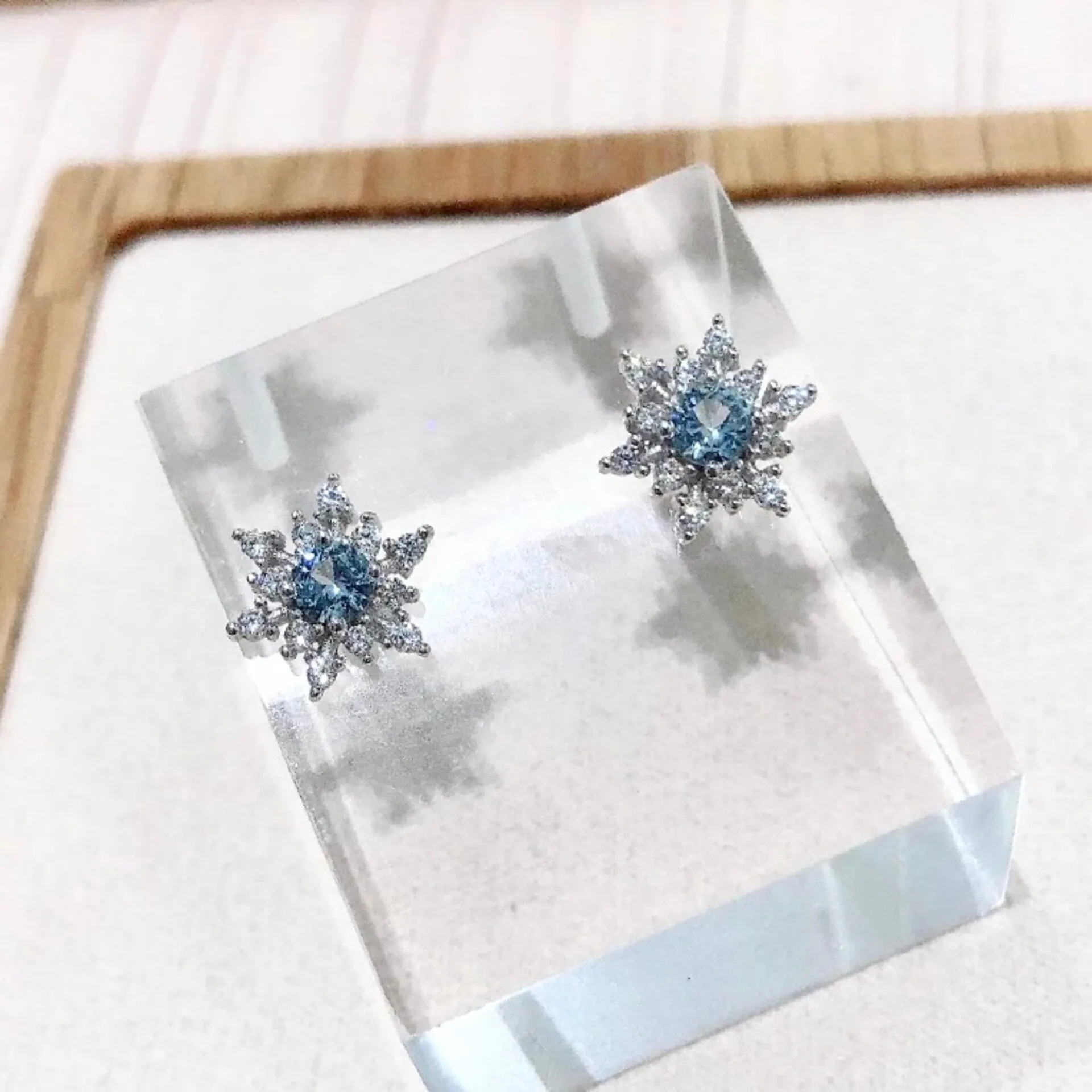 "Minou" - Snowflake Blue Bridal Stud Earrings